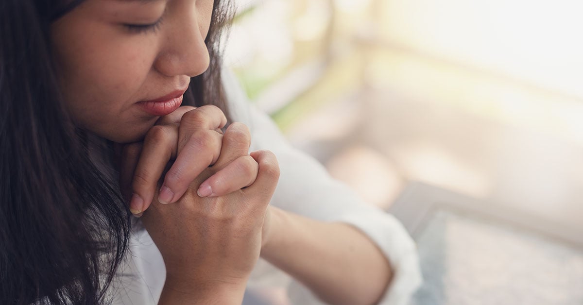 Young woman praying | Wycliffe Associates | Bible Translation