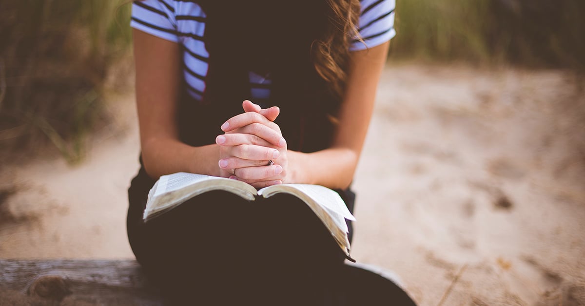 woman praying | Bible translation | Wycliffe Associates