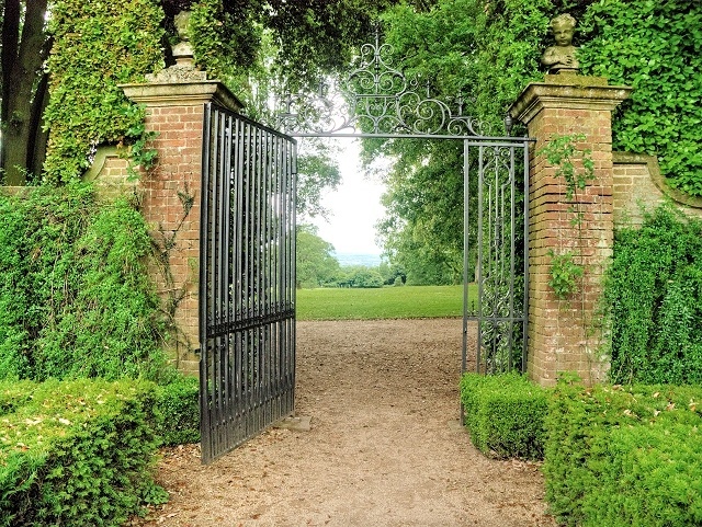 gateway.jpg gateway.jpg